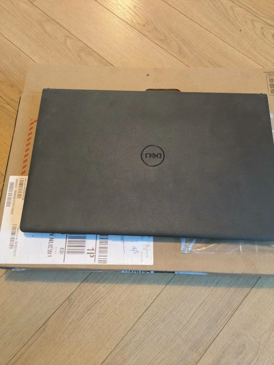 Dell Inspiron 15 - Image 2
