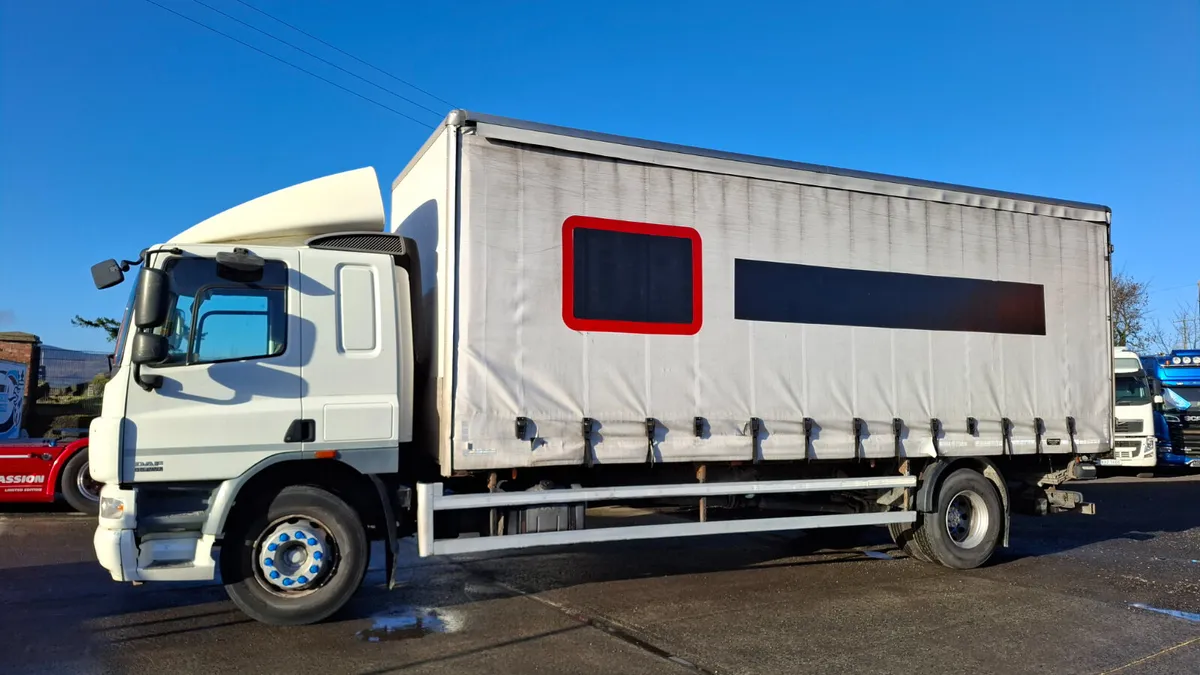 2012 Daf CF220 , Sleeper cab Curtain Sider 18 Ton - Image 3