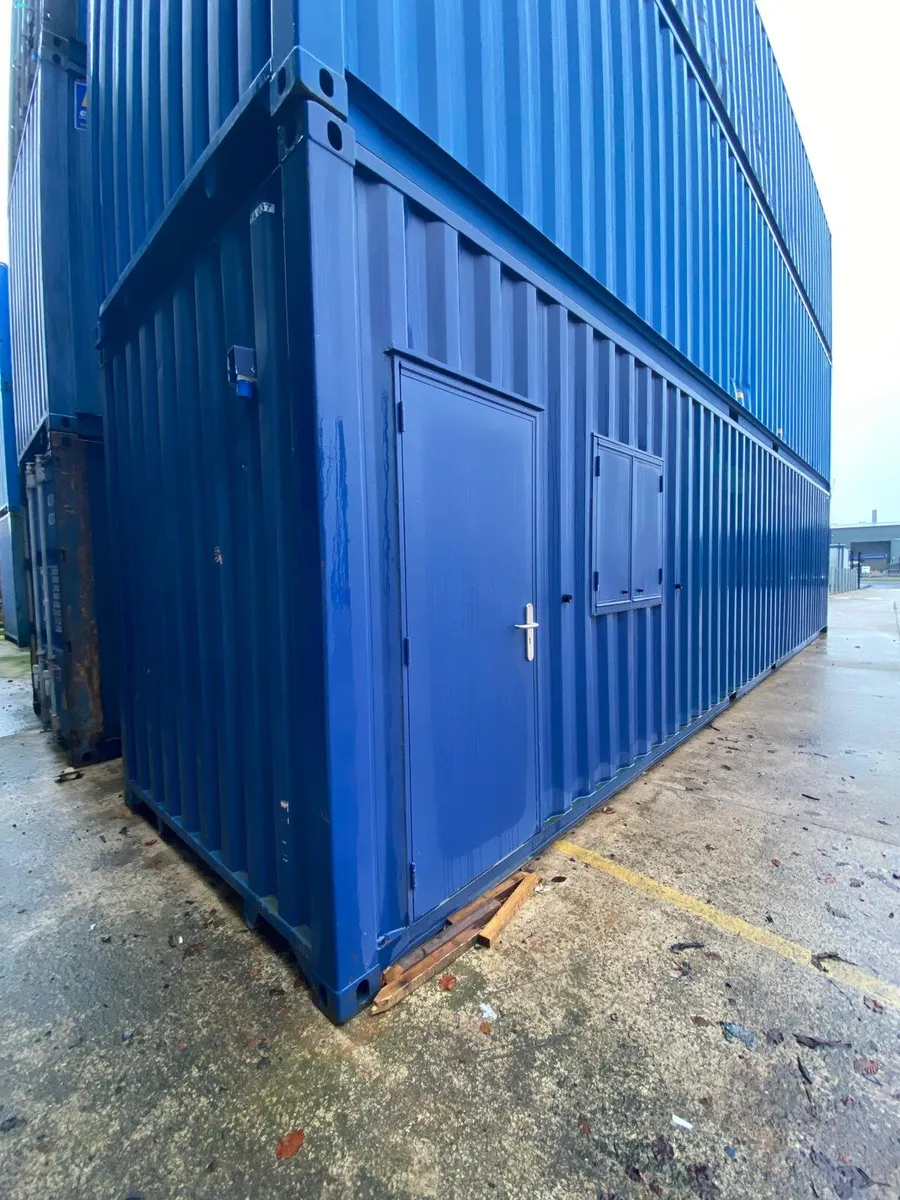 40FT X 8FT INSULATED STORE/SHIPPING CONTAINER - Image 1