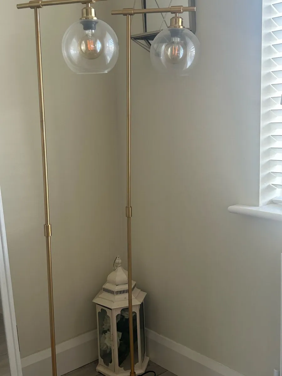 Pair of floor lamps & glass globe shades - Image 3