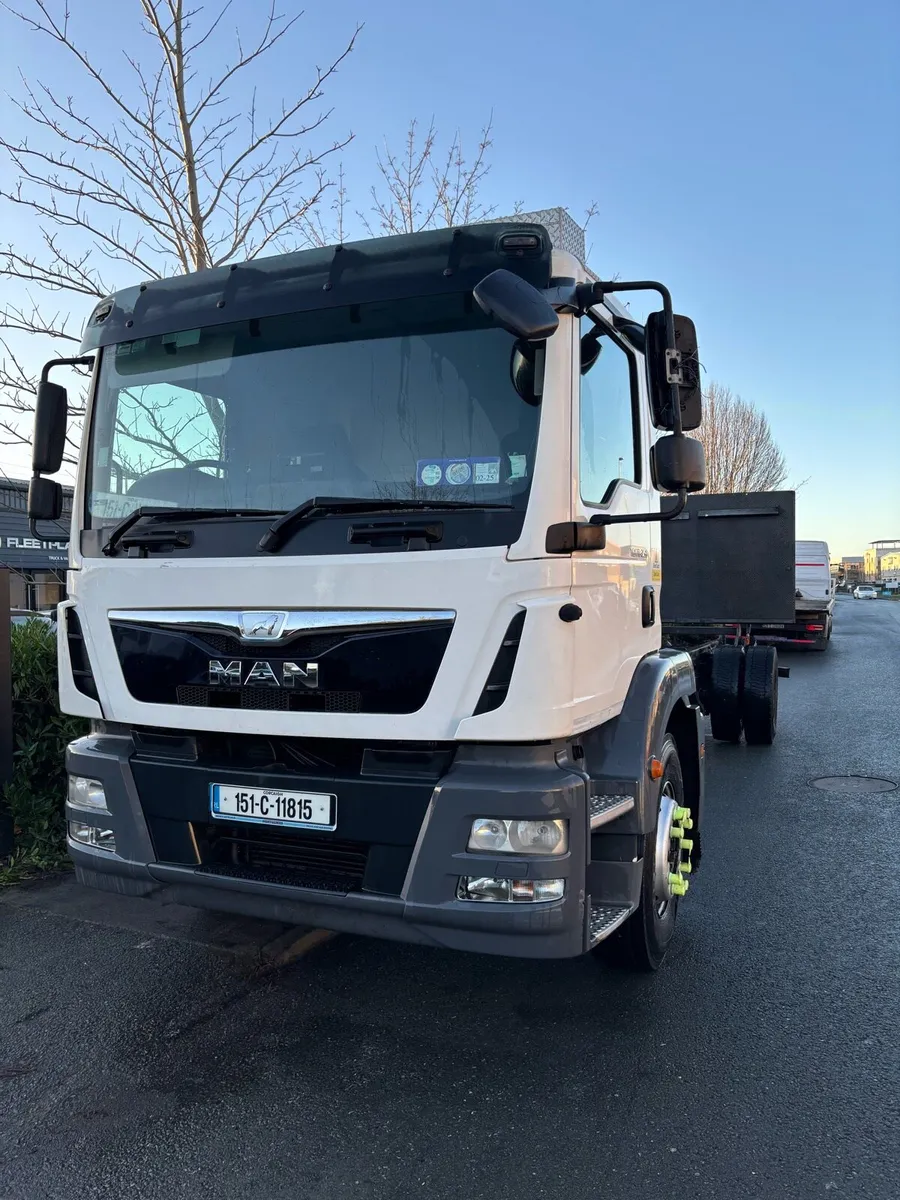 MAN TGM 18-250 chassis cab 2015 - Image 2