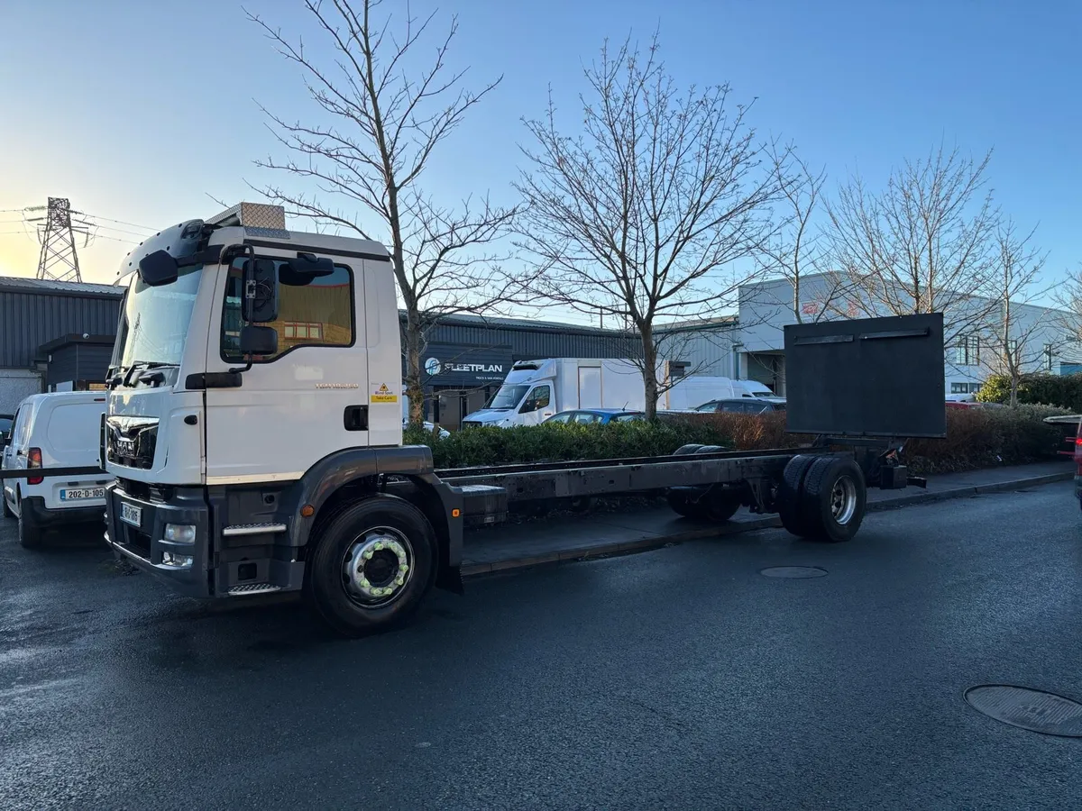 MAN TGM 18-250 chassis cab 2015 - Image 3