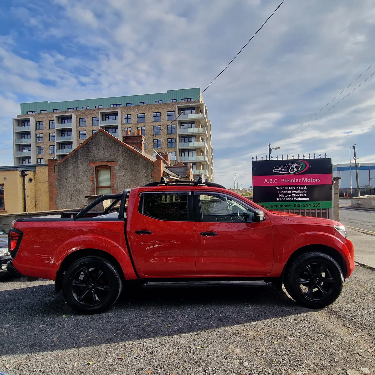 Nissan Navara 2017 Automatic 4x4 - Image 2