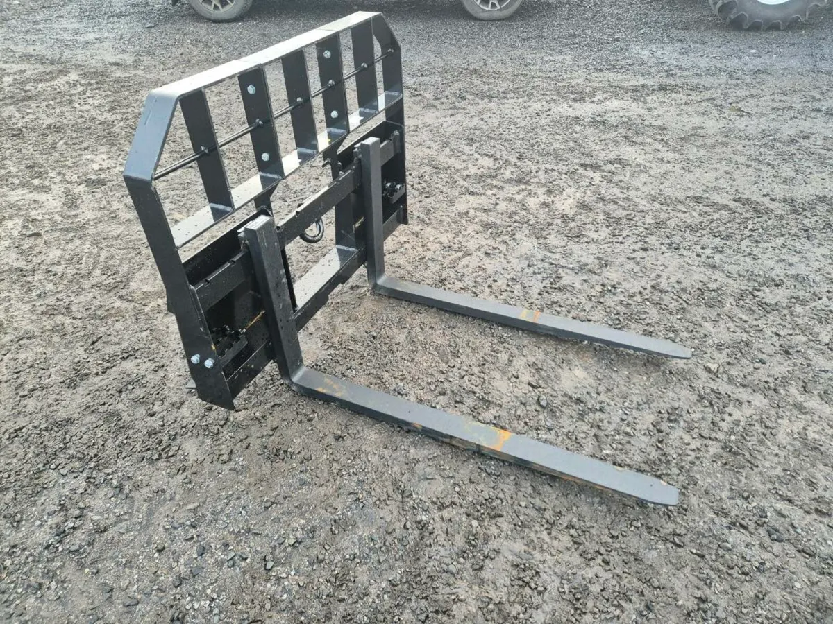 Skidsteer pallet forks - Image 1