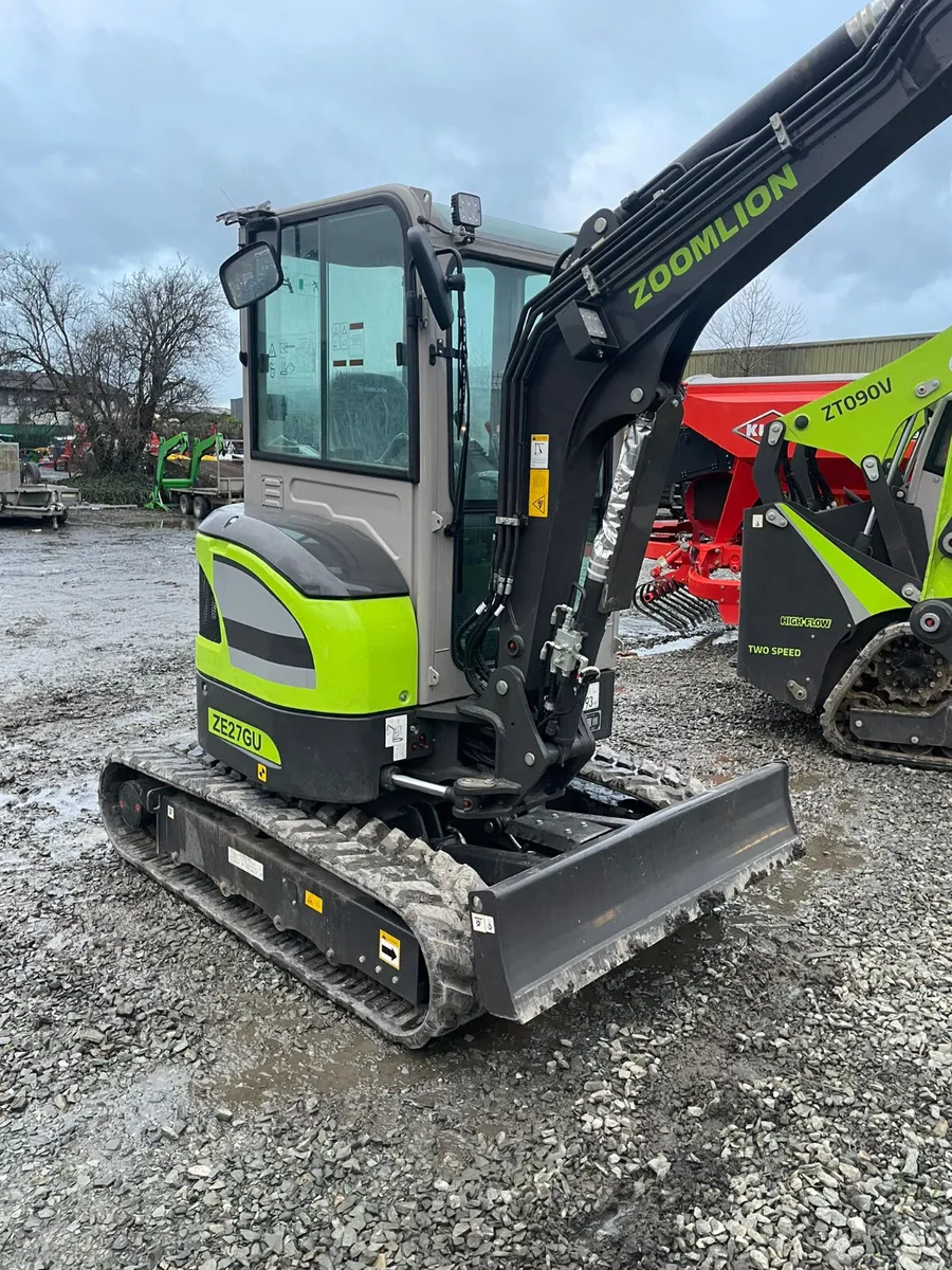 2.7t Zoomlion Mini Digger - Image 4