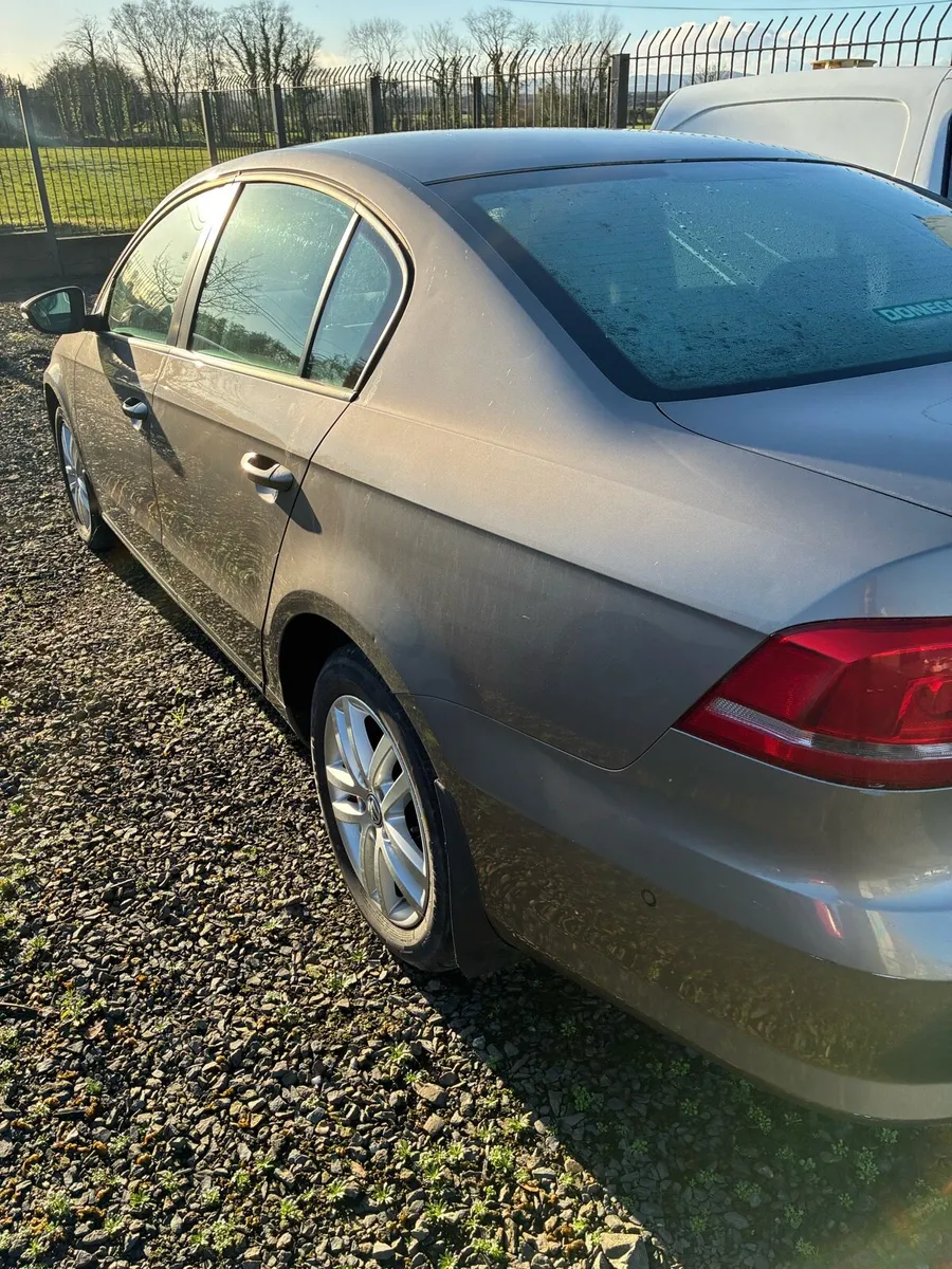 2011 VW passat - Image 2