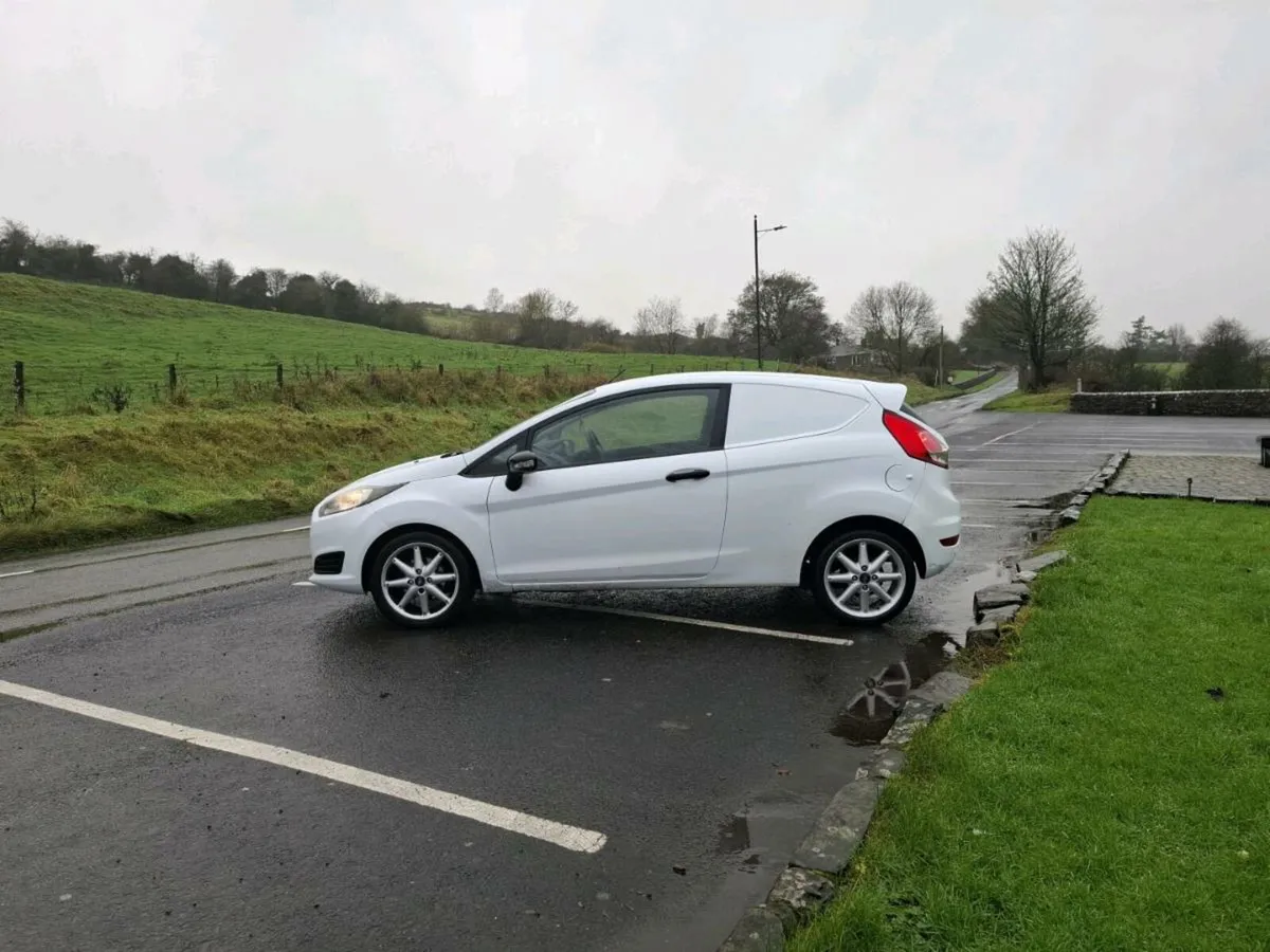 2016 ford fiesta van - Image 3