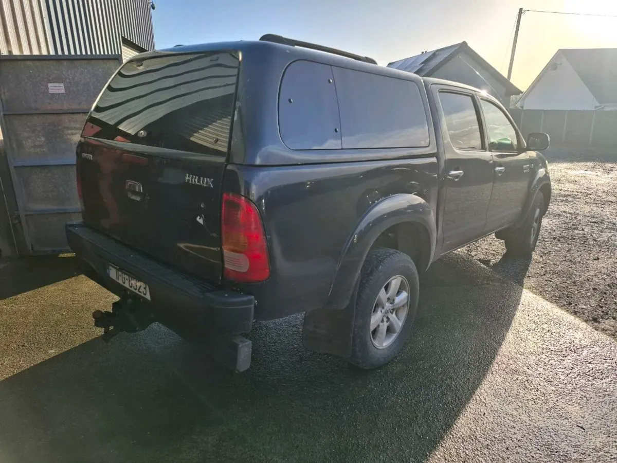 2011  Hilux Invincible 3.0 - Image 3