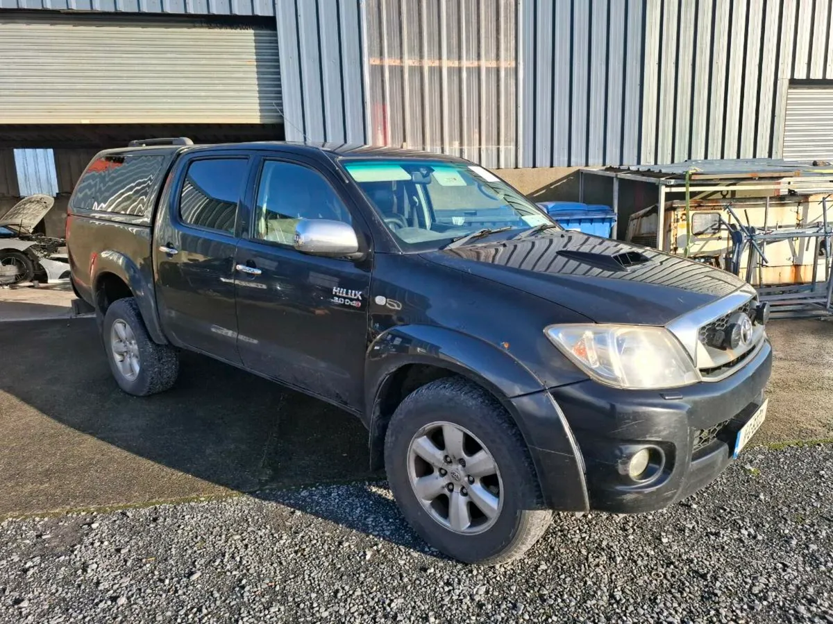 2011  Hilux Invincible 3.0 - Image 1