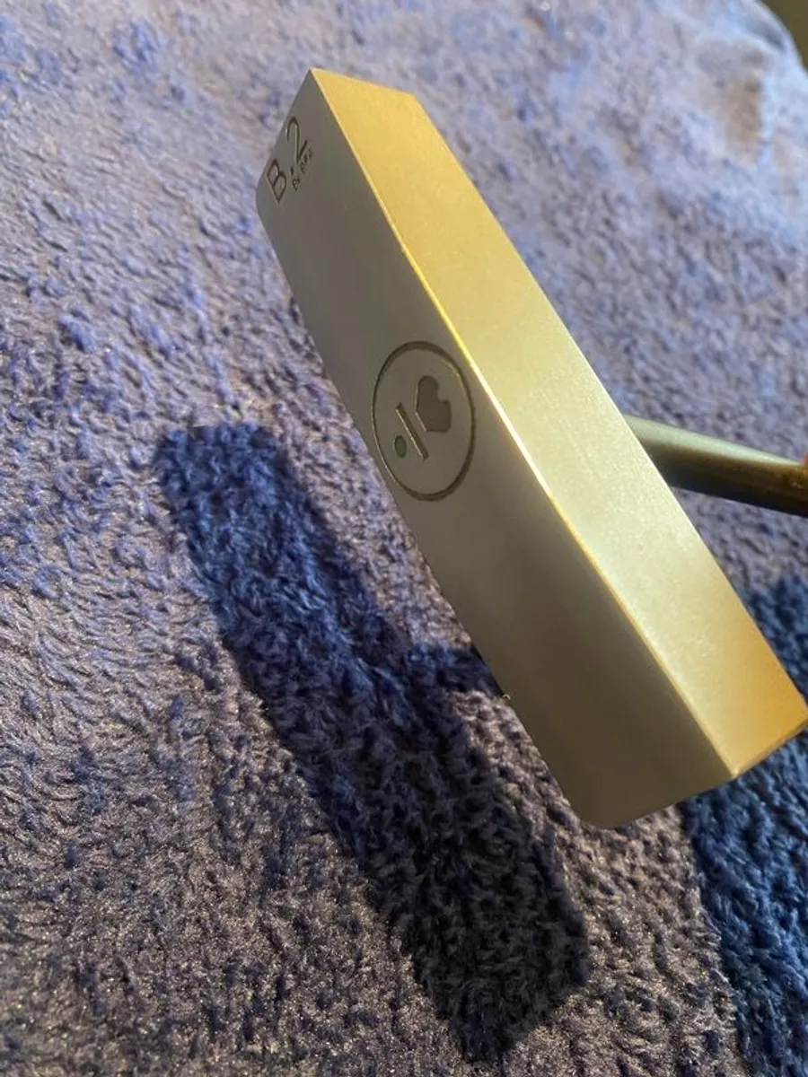 LAB B.2 Putter Original - Image 4