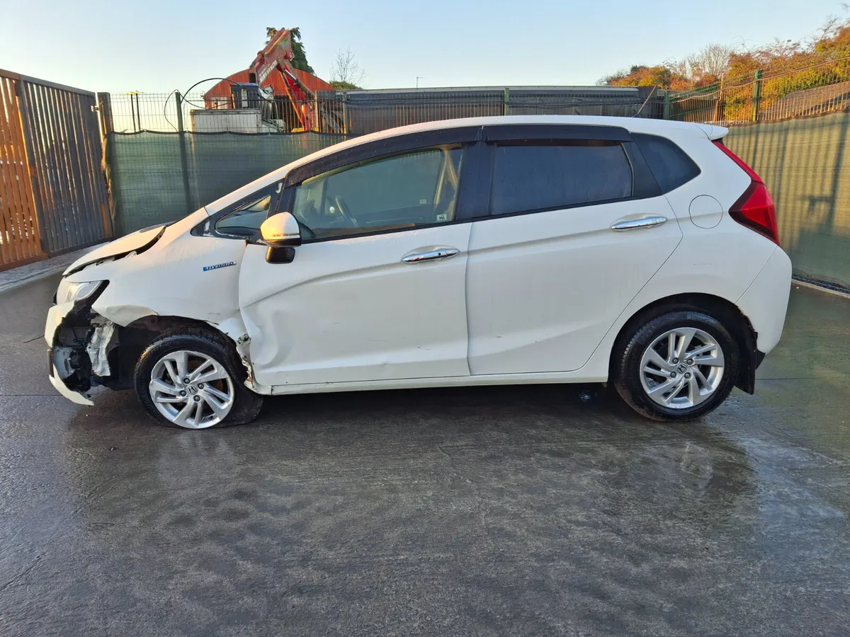 ? 2016 Honda Fit  Hybrid  1.5 Petrol - Image 4