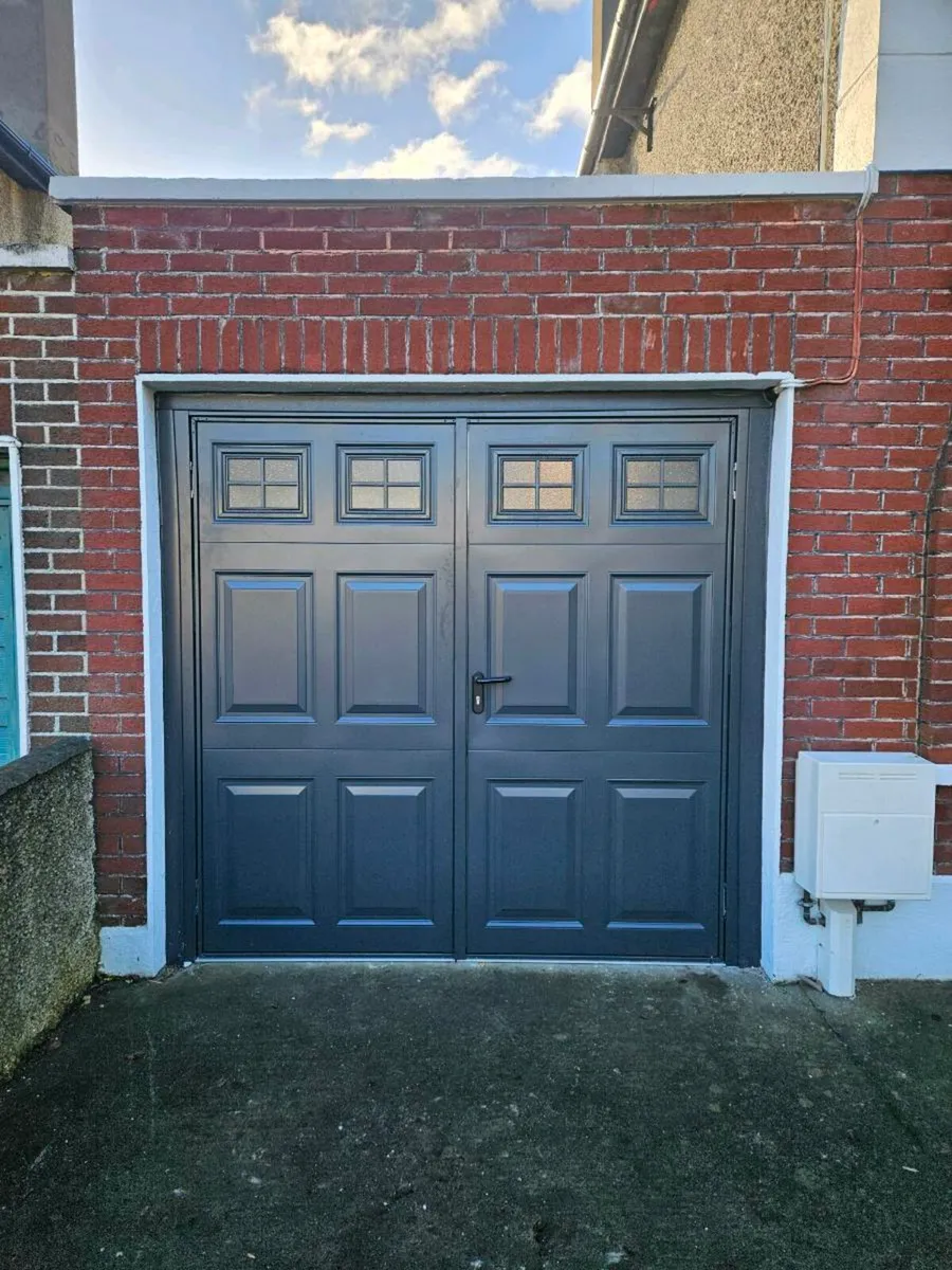 Garage doors - Image 1