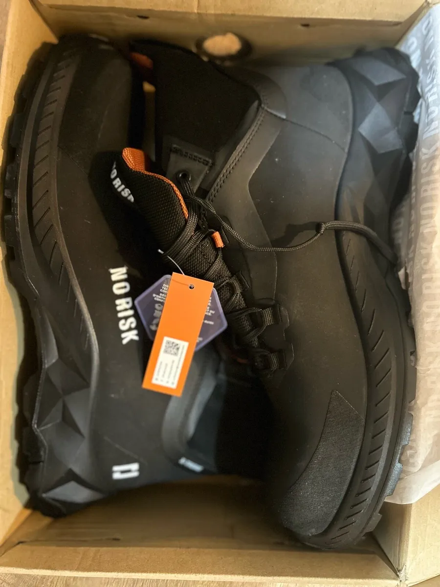 X-TREME Mid Black Safety Boots - Image 2