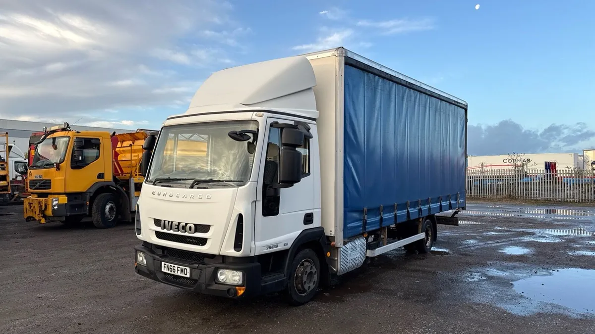 2016 Iveco Curtainside - Image 2