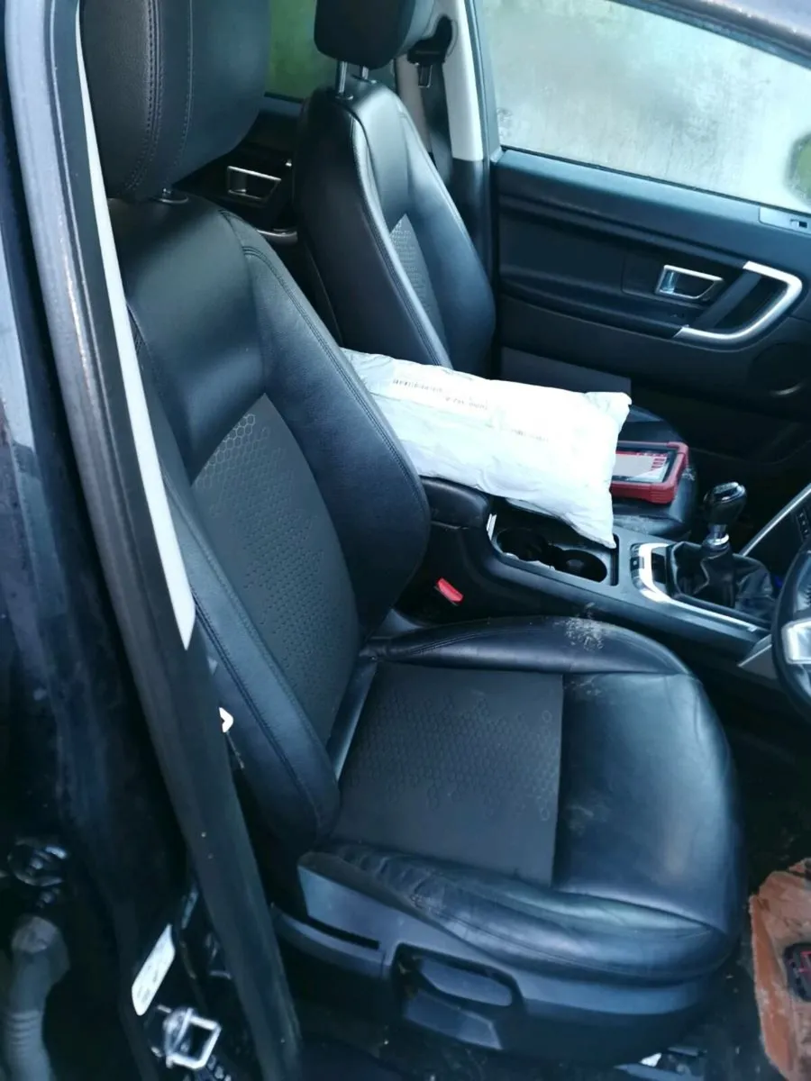 Land rover discovery 2.0 2018 4x4 - Image 4