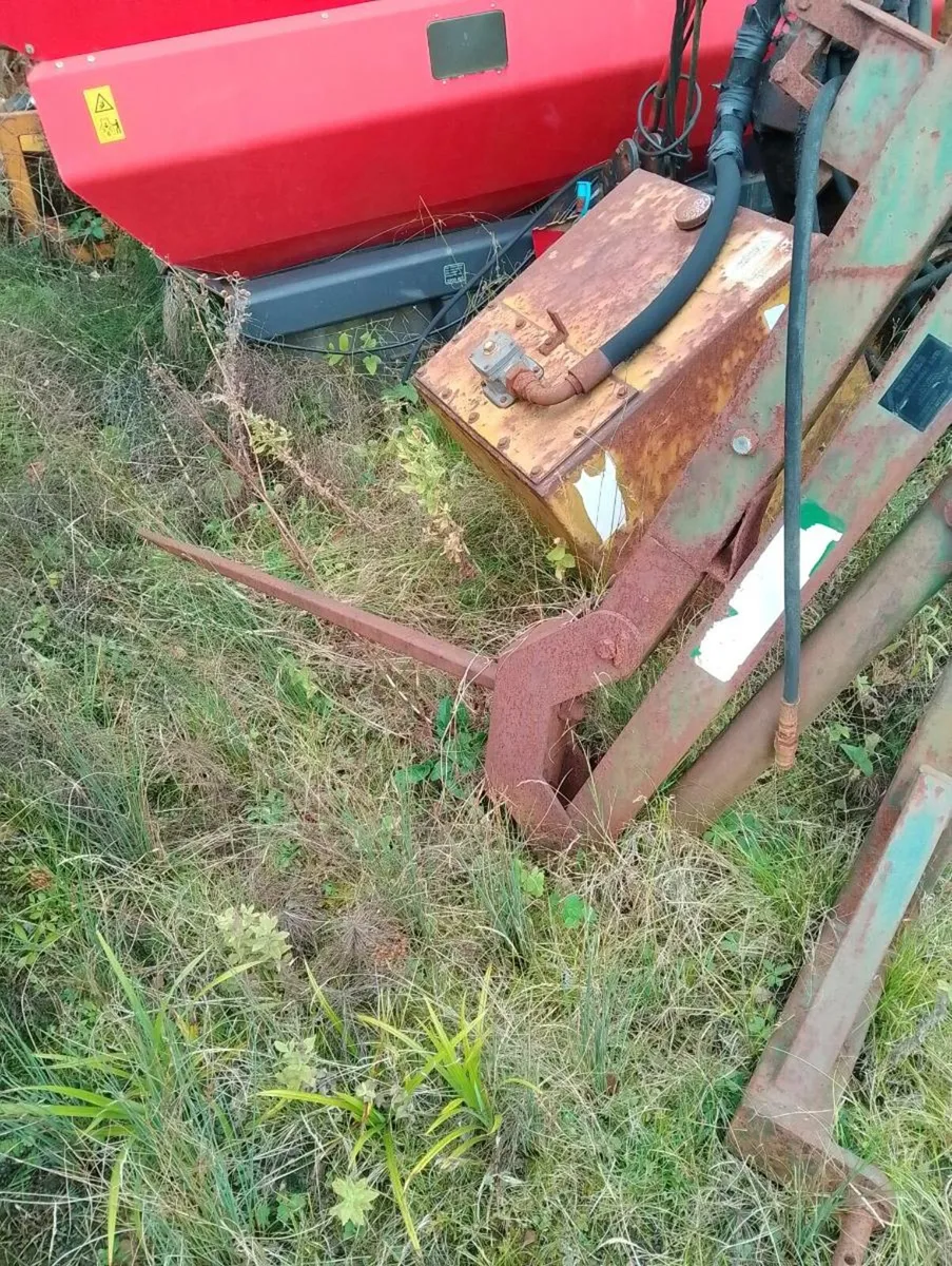 Bale Spikes handlers hydraulic choice of two - Image 2