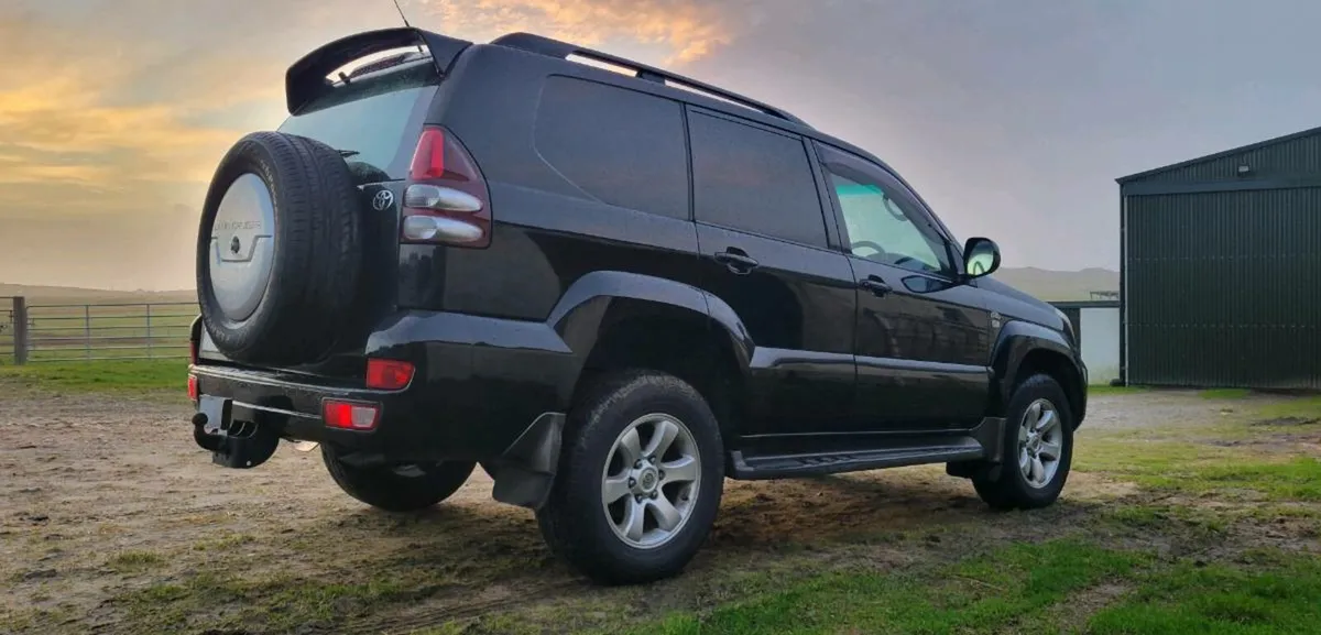 08 Toyota Land Cruiser - Image 1