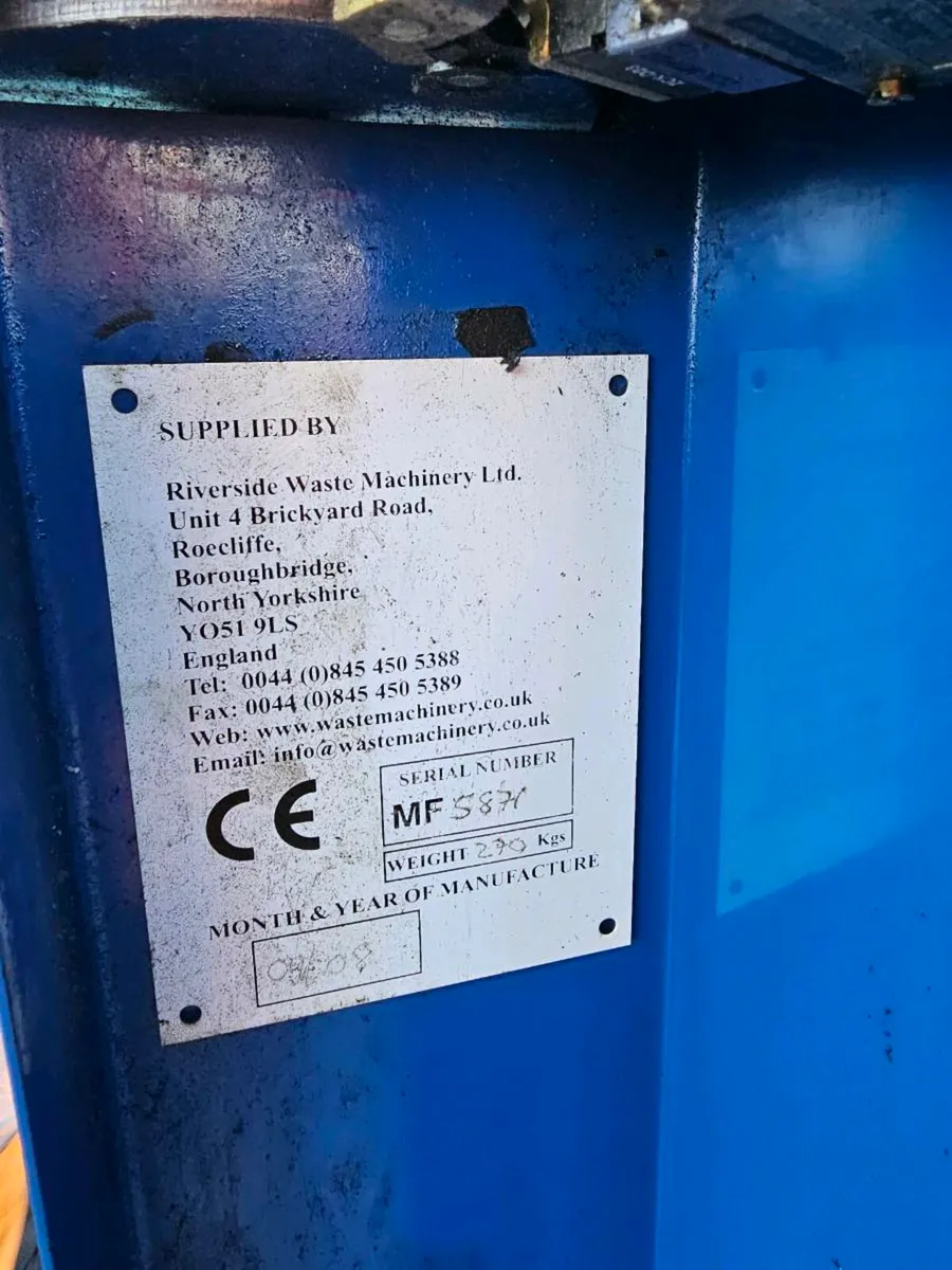 Cardboard compacter - Image 2