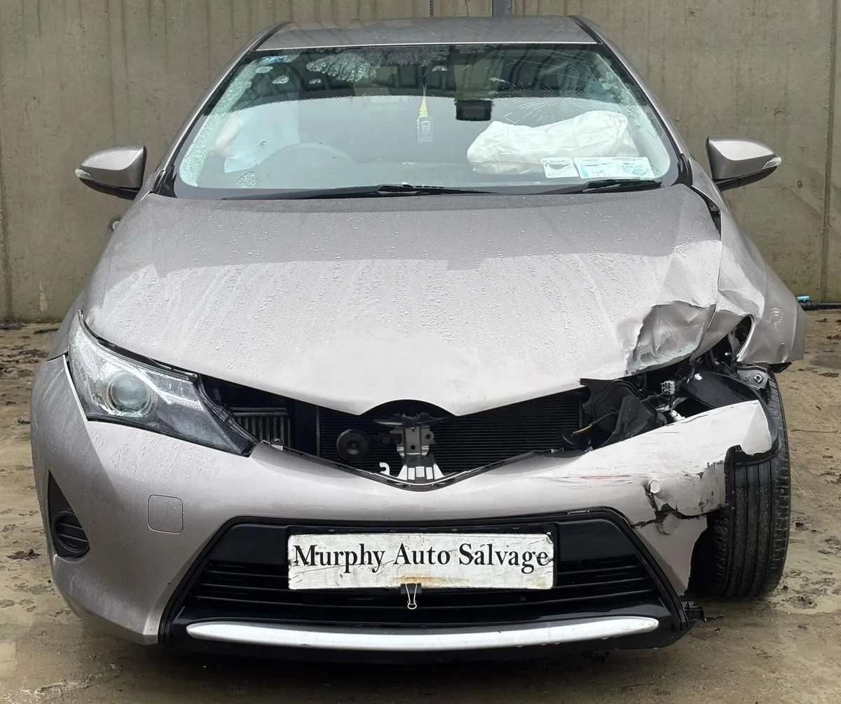 2013 Toyota Auris for parts - Image 1