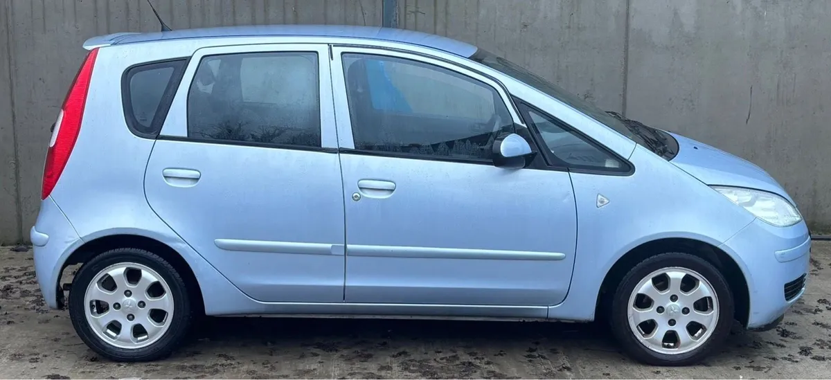2007 Mitsubishi Colt for parts - Image 2