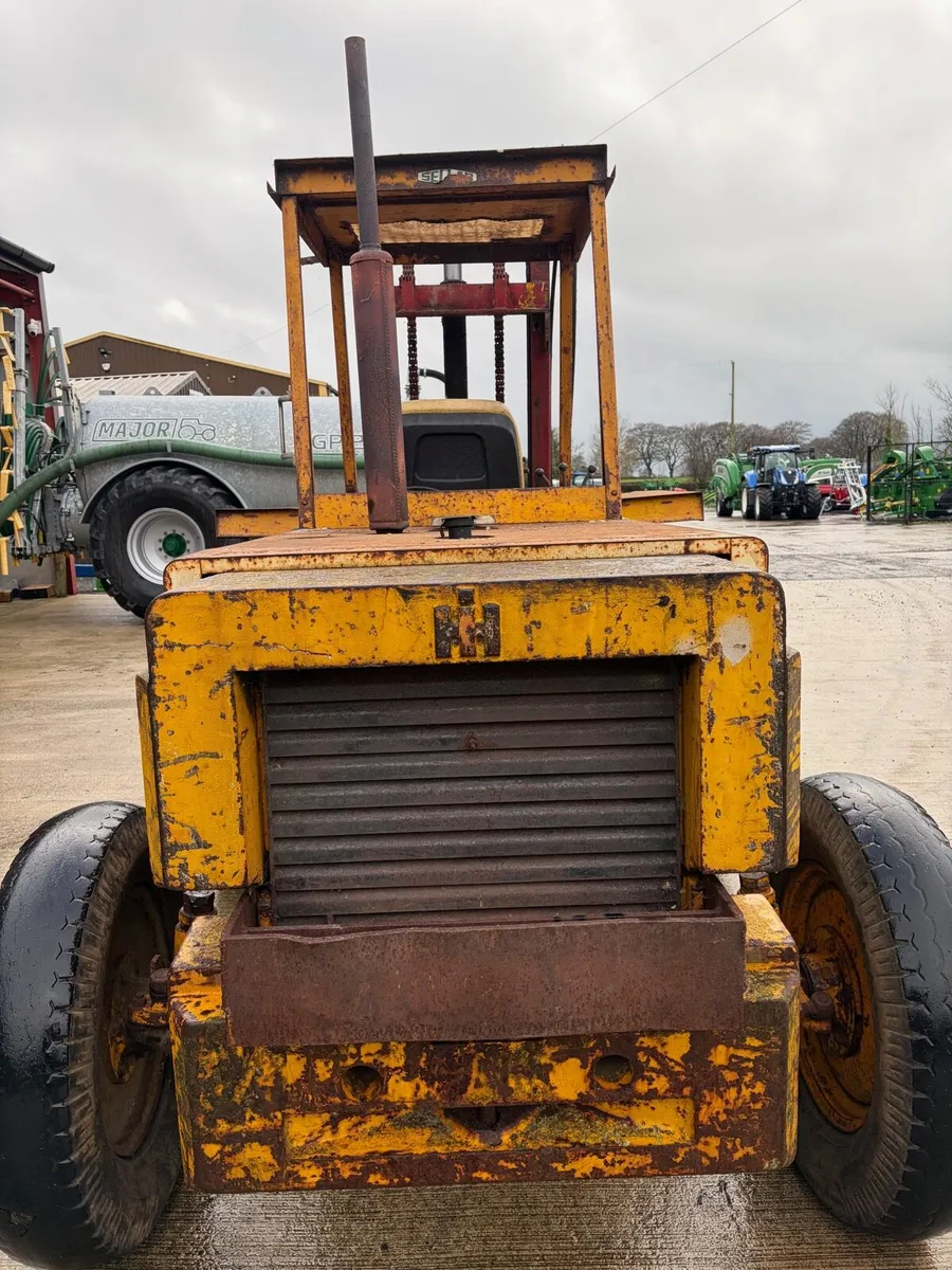 International 2525 rough terrain forklift - Image 4