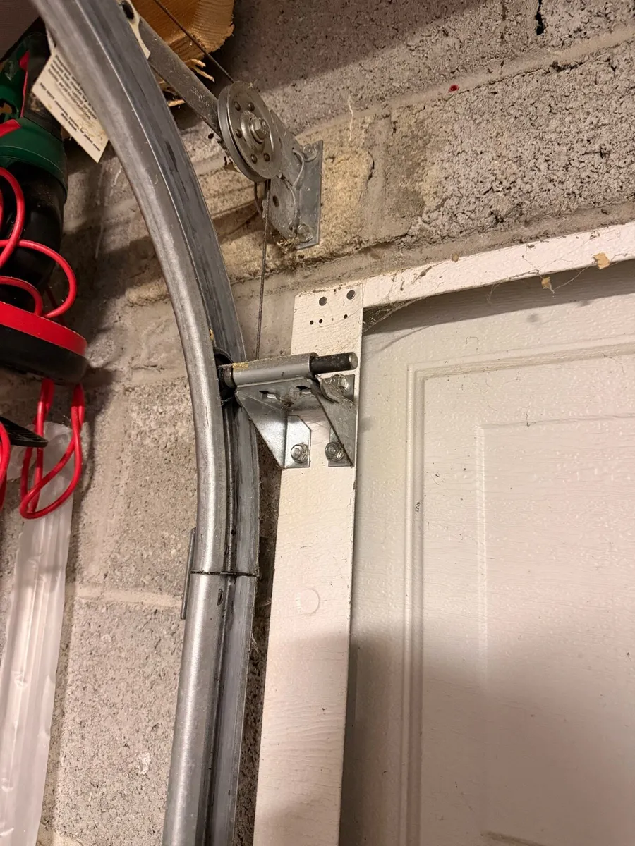 Galvanised steel garage door - Image 4