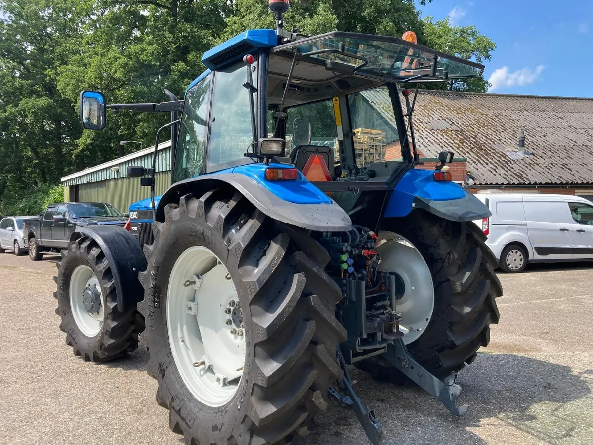 New Holland 8340 Low Hours - Image 4