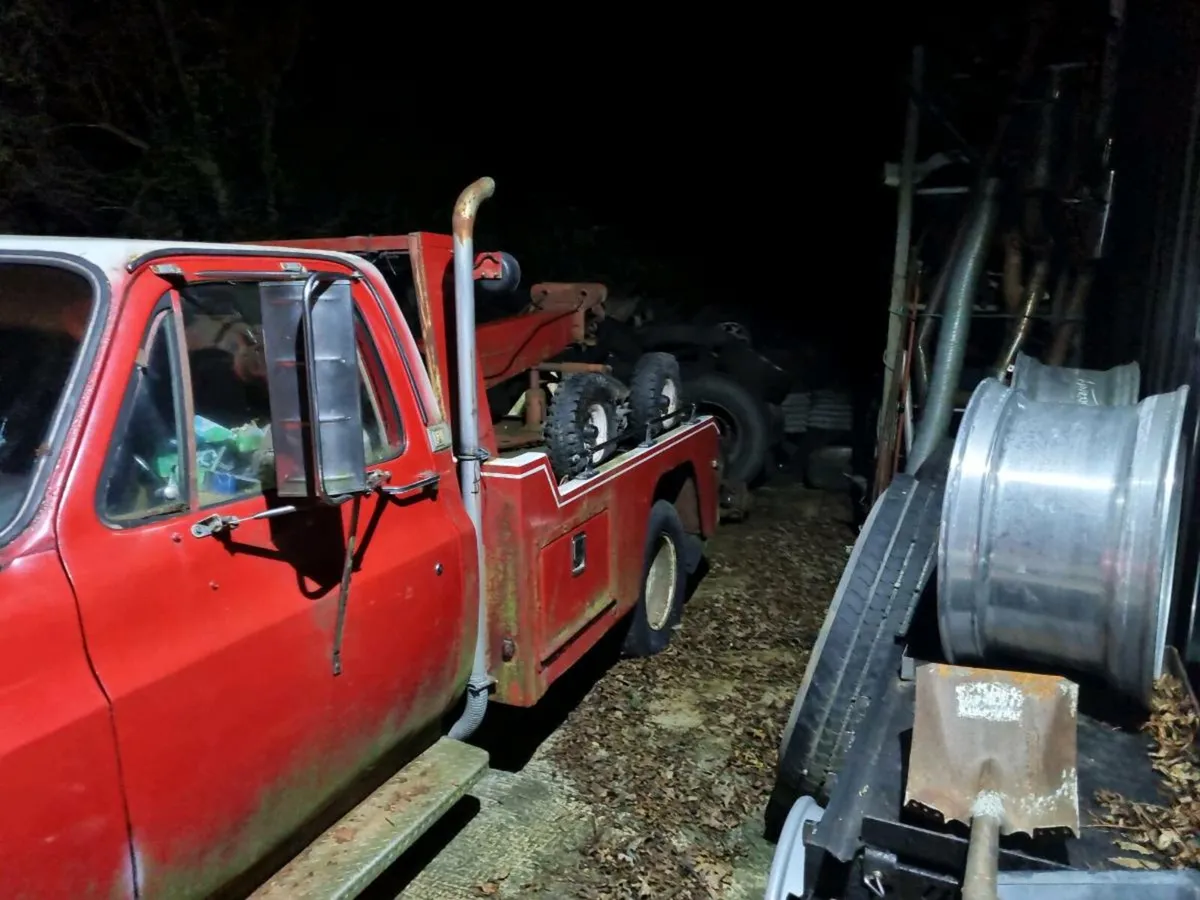 Dodge ram 2500 chevy c30 - Image 2