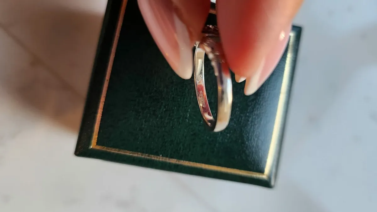 9ct White Gold Claddagh Ring with 13 Diamonds - Image 3