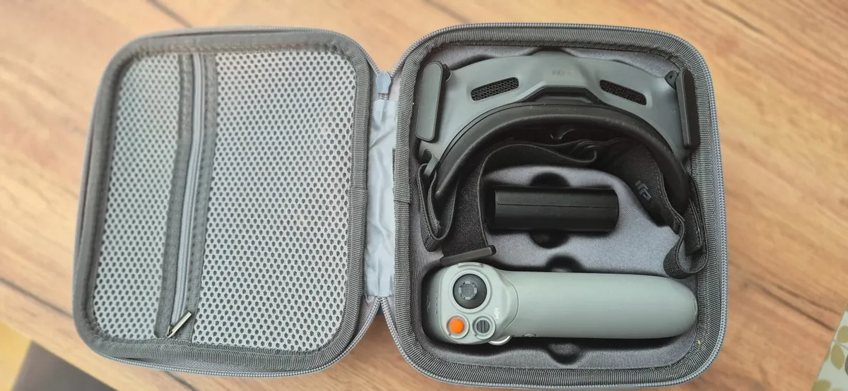 DJi Googles 2 with Motion Controller (Like new) - Image 2
