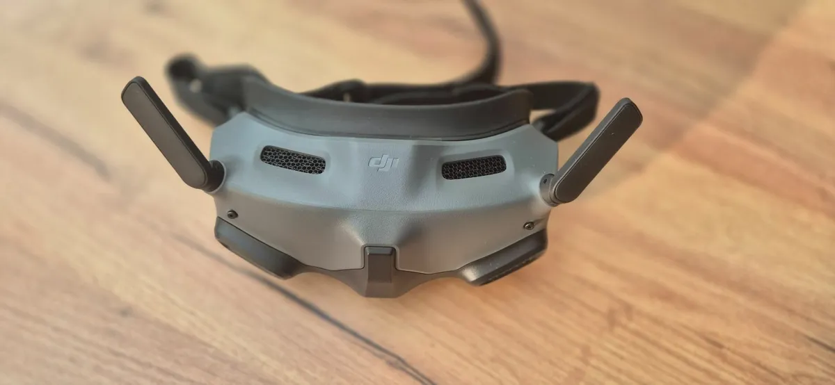 DJi Googles 2 with Motion Controller (Like new) - Image 3