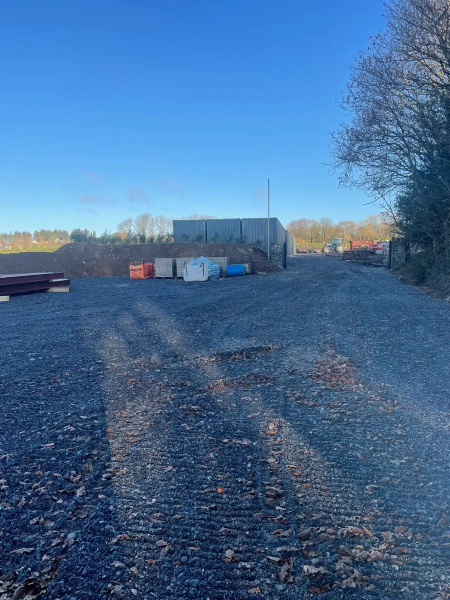 Parking buses, lorries, cars or equipments - Image 3