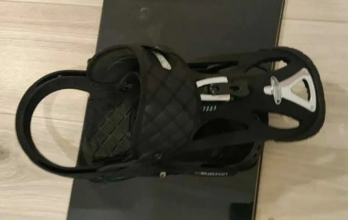 Burton Bullet Snowboard with attachments & bag - Image 3