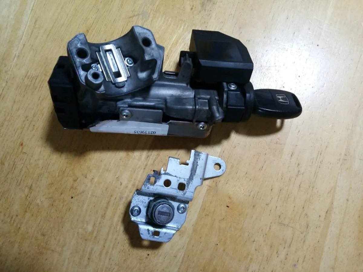 Honda Stream ignition and door lock 2007/2012 - Image 2