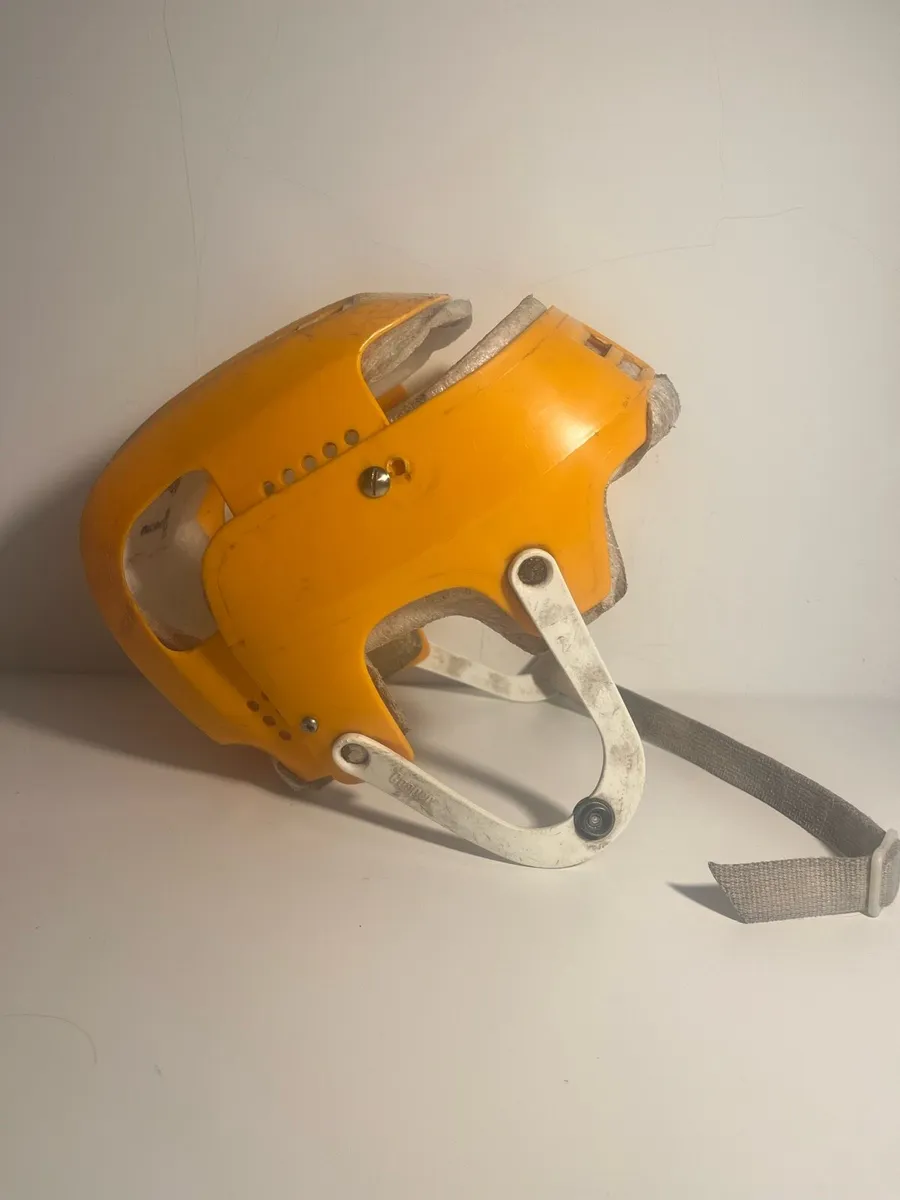 Oldstyle yellow cooper helmet - Image 2