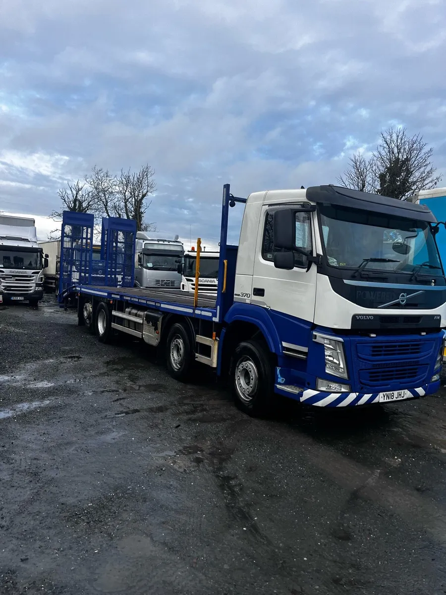 2018 volvo fm beaver tail 30 ft 8x2 - Image 1