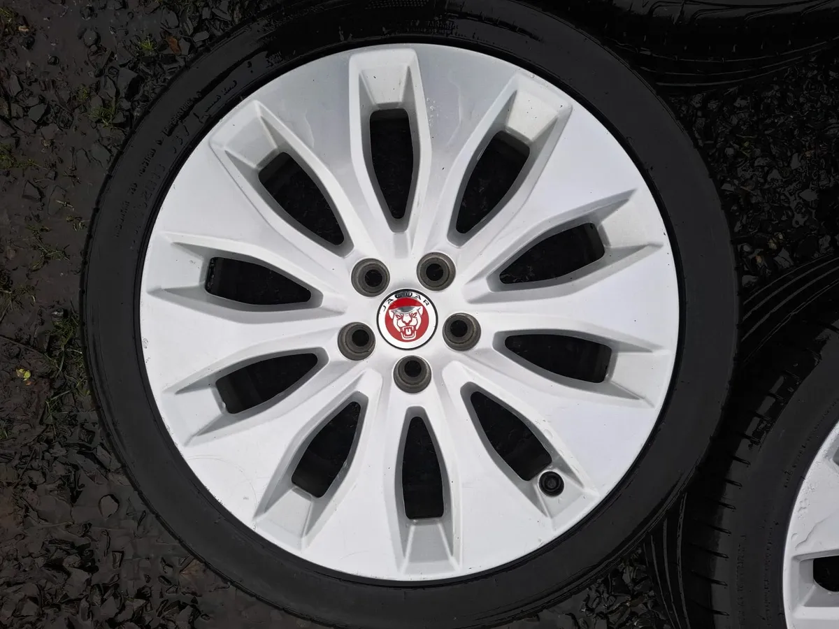 18" Jaguar, Ford,  Volvo Alloys with tyres - Image 4