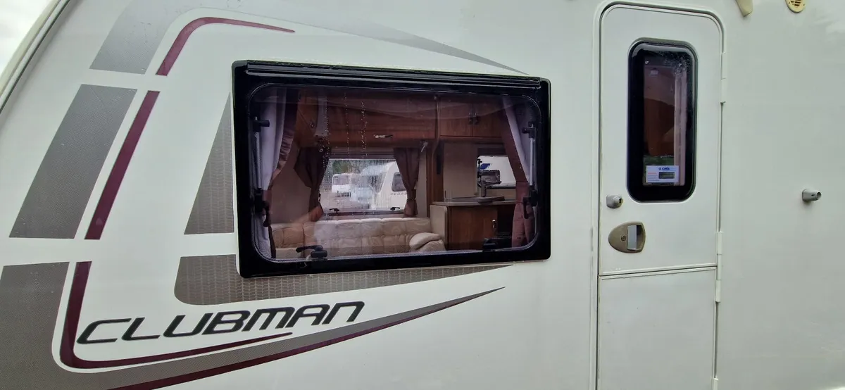 Lunar Clubman Island bed caravan - Image 1