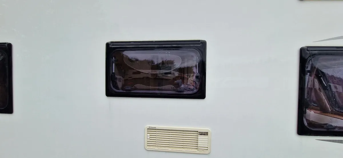 Lunar Clubman Island bed caravan - Image 3