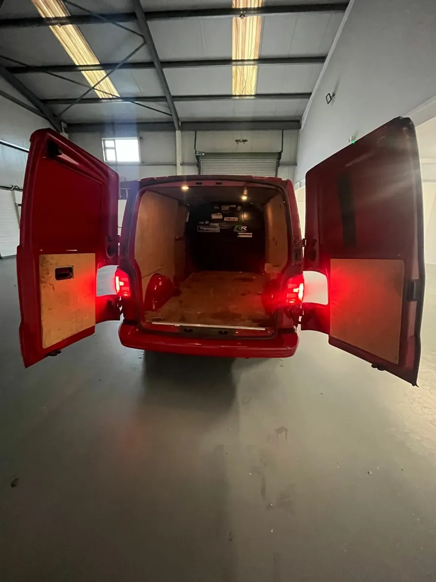 Volkswagen Transporter 2018 TDI - Image 4