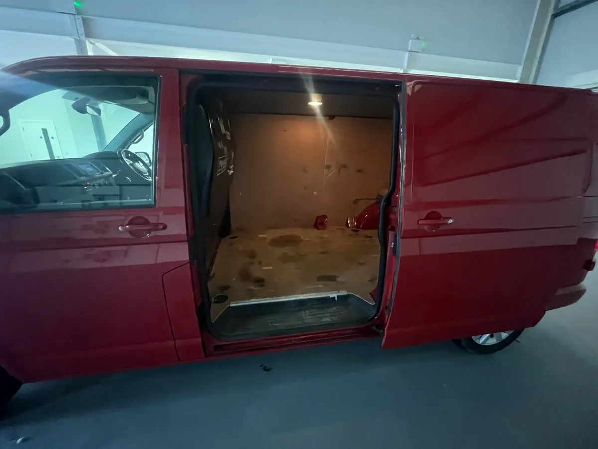 Volkswagen Transporter 2018 TDI - Image 2