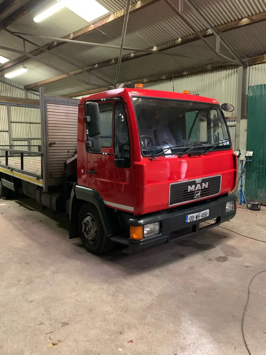 Panel beating & spray painting - Image 1