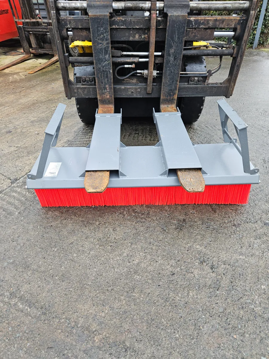 Forklift yard sweeper - Image 1