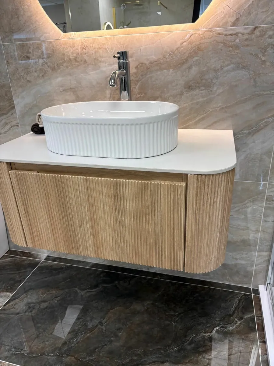 Vanity unit only 3 months old - Image 1