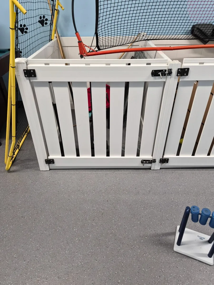 Dog pens and partition fence&gate - Image 1