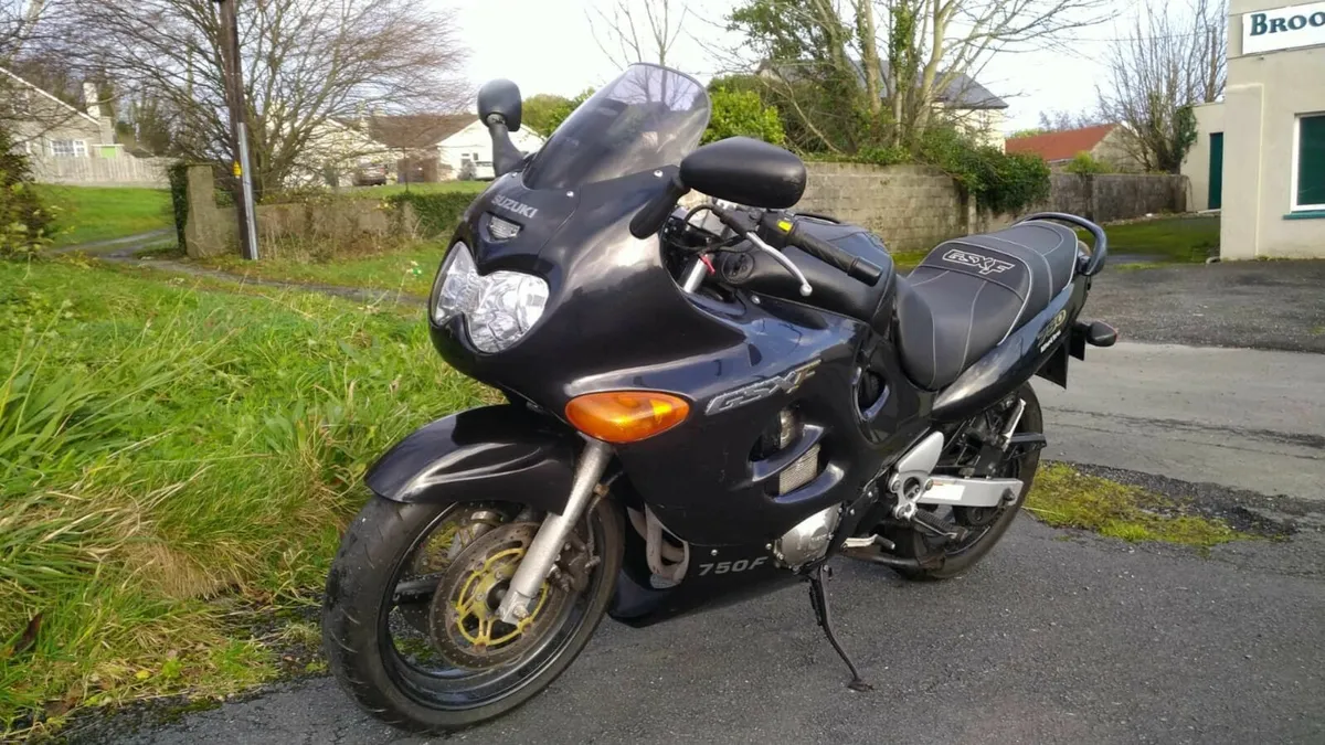 Suzuki GSX750F 2000 - Image 4