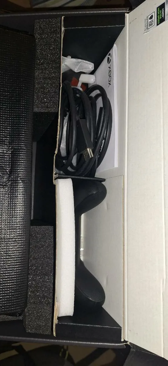 Xbox Series X - Image 3