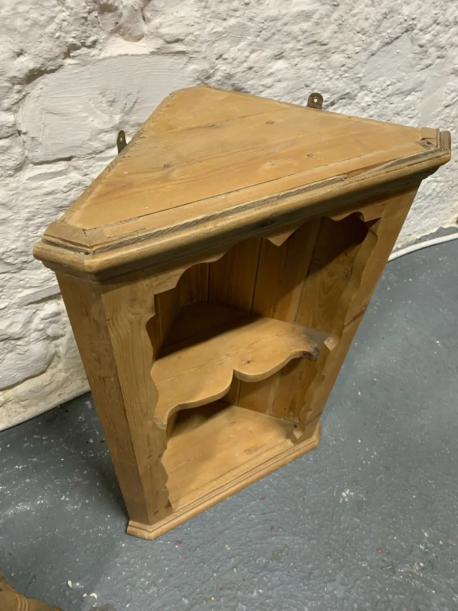 Vintage pine hanging corner shelf unit. - Image 3