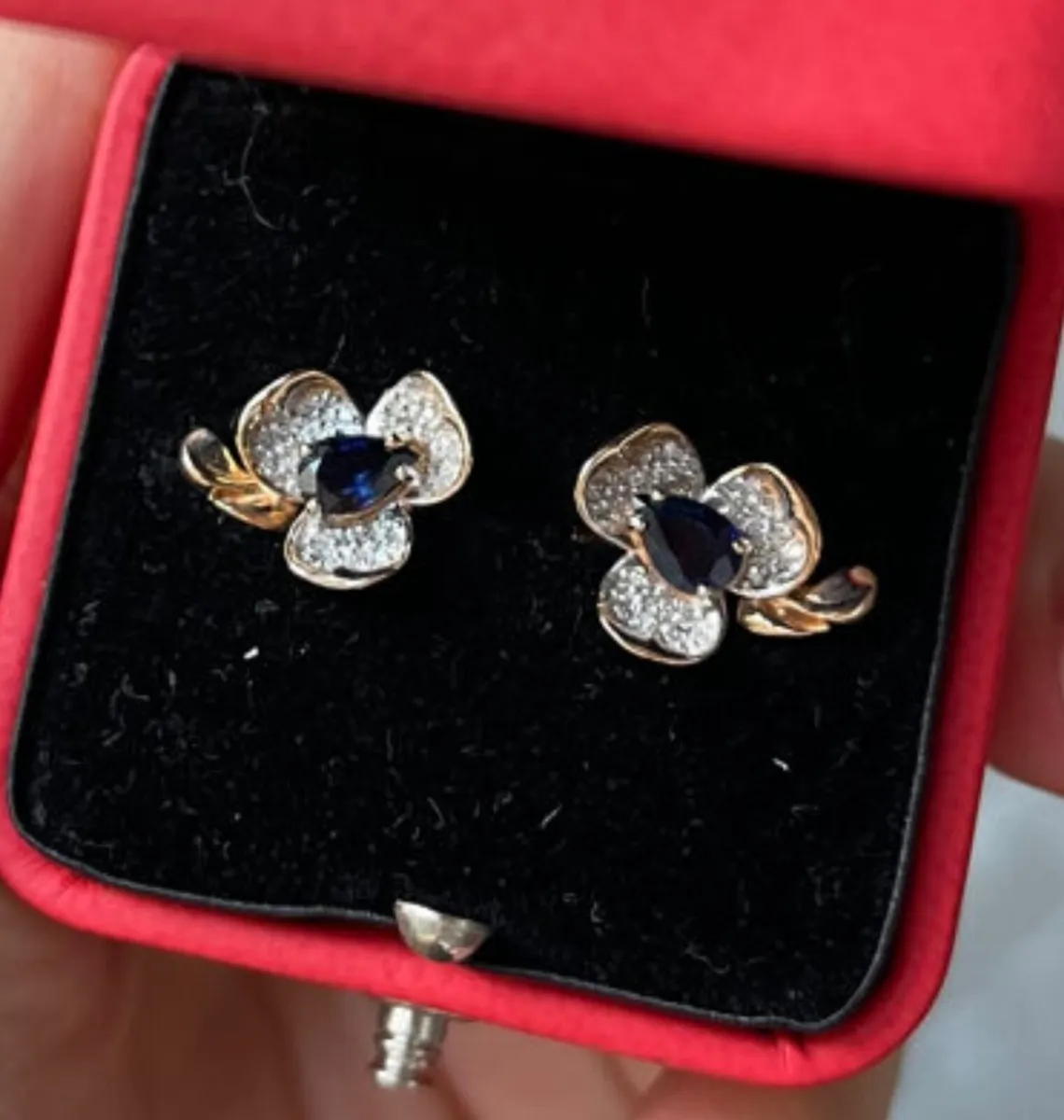 Gold earrings with sapphires and diamonds - Image 2