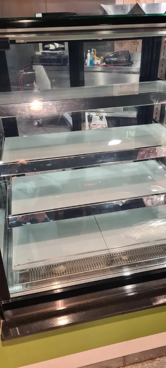 Deli Display Fridge UNIFROST CDV90S - Image 2